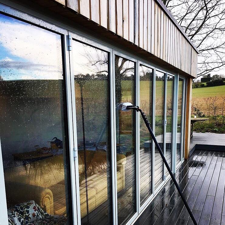 brush cleaning windows